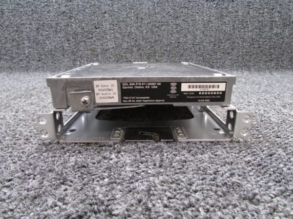 Garmin GDL-69A Satellite Radio Receiver has Different Tray (14,28V)