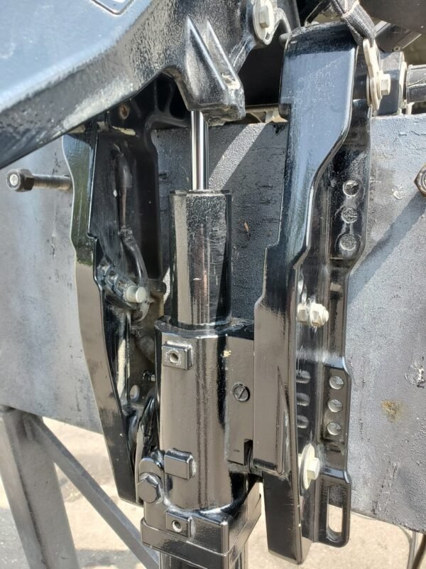 2006 Mercury 9.9 HP 2-Cyl Carbureted 4-Stroke 20" (L) Kicker Outboard Motor With Tiller Handle - Image 7