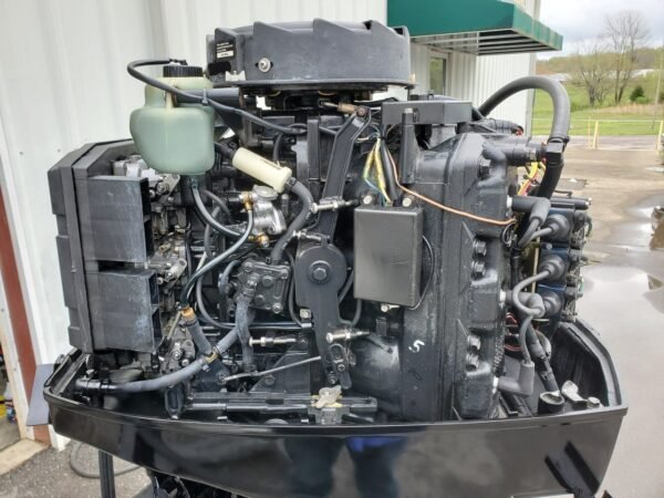 1995 Mercury 150 HP 6-Cylinder Carbureted 2-Stroke 25"(X) Outboard Motor - Image 3