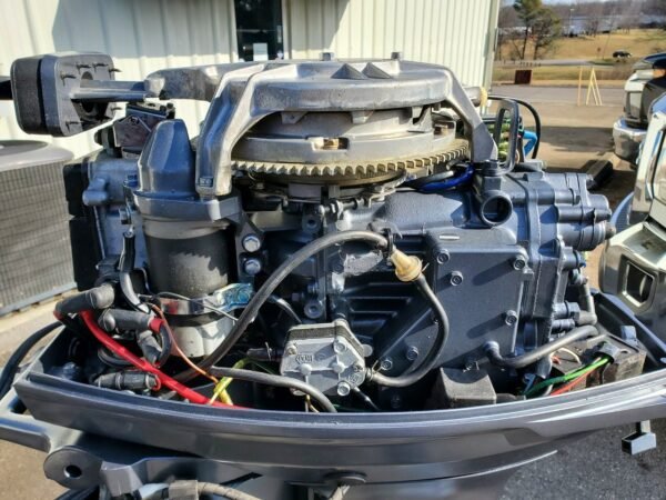 Classy 1997 Yamaha 40 HP 2-Cyl Carbureted 2-Stroke 20" (L) Outboard Motor - Image 7