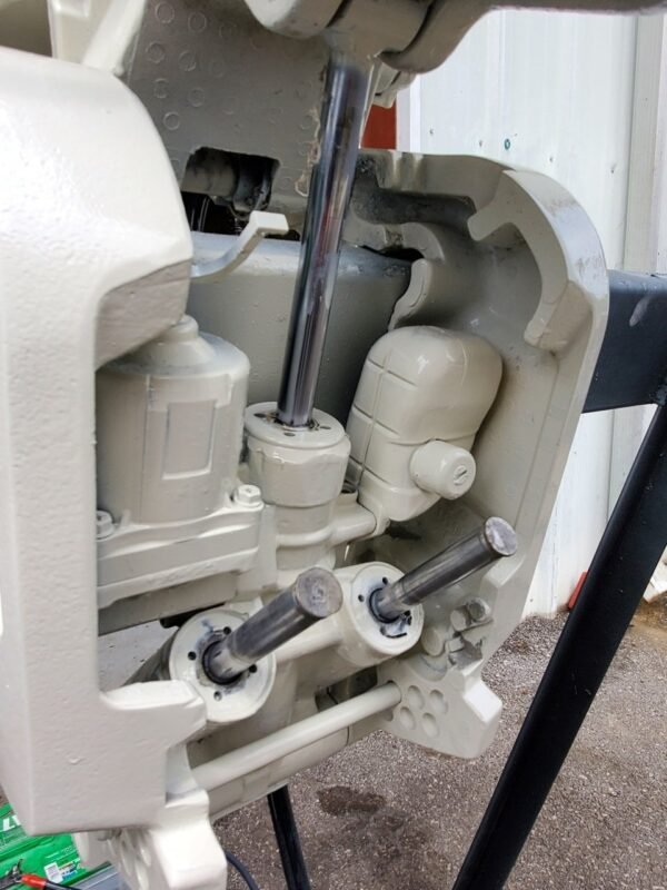 1998 Johnson 115 HP 4-Cylinder DFI 2-Stroke 20" (L) Outboard Motor - Image 4