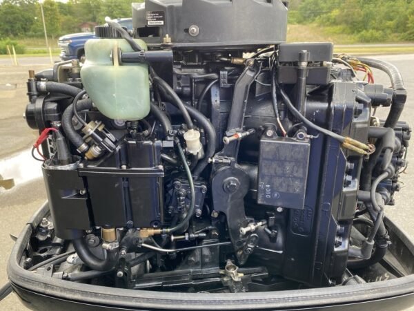 1998 Mercury 2.5L 200 HP 6-Cyl EFI 2-Stroke 20"(L) Outboard Motor - Image 5