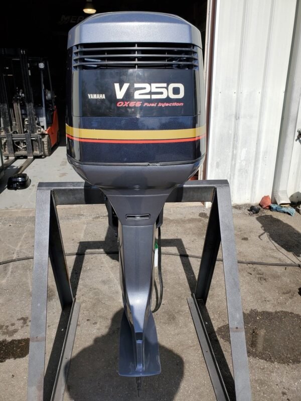 Classic 2001 Yamaha 250 HP 6-Cylinder EFI 2-Stroke 25"(X) Outboard Motor - Image 6