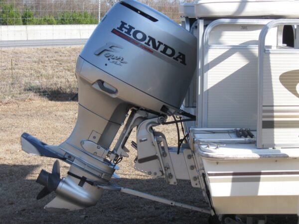 1999 Honda 130 HP 4-Cylinder EFI 4-Stroke 20"(L) Outboard Motor.