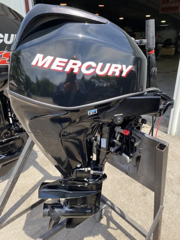 2006 Mercury 25 HP 3-Cyl EFI 4-Stroke 15" (Short) Outboard Tiller Motor