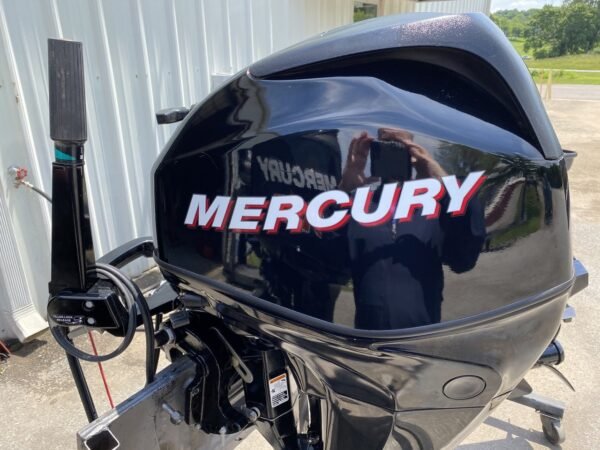 2006 Mercury 25 HP 3-Cyl EFI 4-Stroke 15" (Short) Outboard Tiller Motor - Image 7