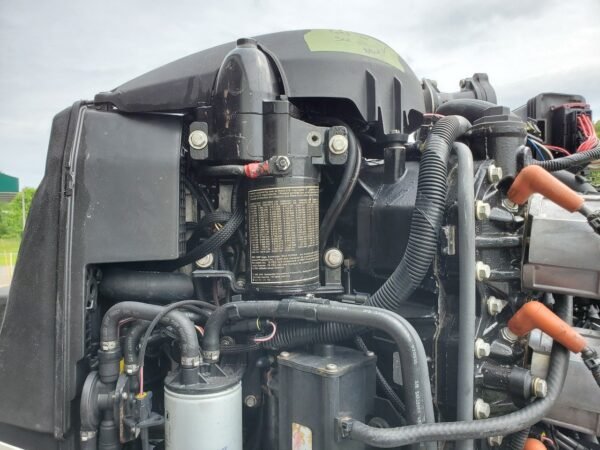 2011 Evinrude ETEC 200 HO 6-Cylinder DFI 2-Stroke 25" (X) Outboard Motor - Image 7
