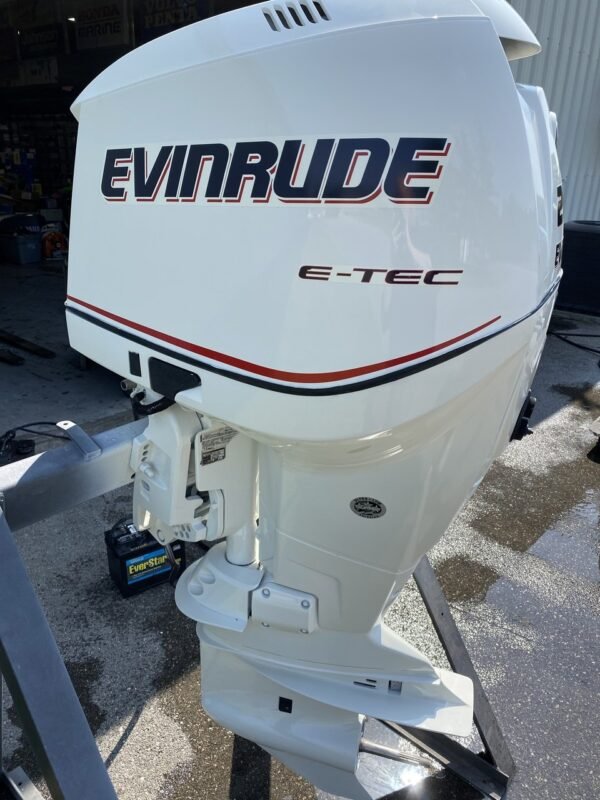 2011 Evinrude ETEC 200 HP 6-Cyl DFI 2-Stroke 25"(X) Counter Rotation Outboard Motor - Image 8