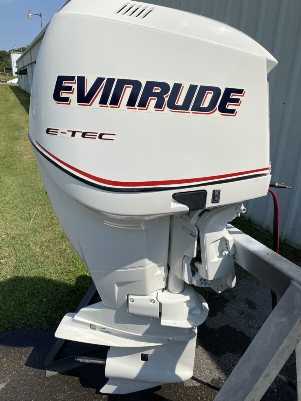 2011 Evinrude ETEC 200 HP 6-Cyl DFI 2-Stroke 25"(X) Counter Rotation Outboard Motor