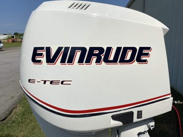 2011 Evinrude ETEC 200 HP 6-Cyl DFI 2-Stroke 25"(X) Counter Rotation Outboard Motor - Image 4