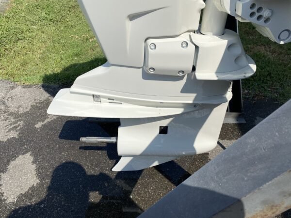 2011 Evinrude ETEC 200 HP 6-Cyl DFI 2-Stroke 25"(X) Counter Rotation Outboard Motor - Image 5