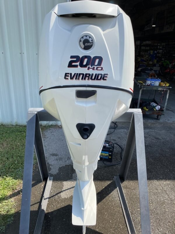 2011 Evinrude ETEC 200 HP 6-Cyl DFI 2-Stroke 25"(X) Counter Rotation Outboard Motor - Image 7