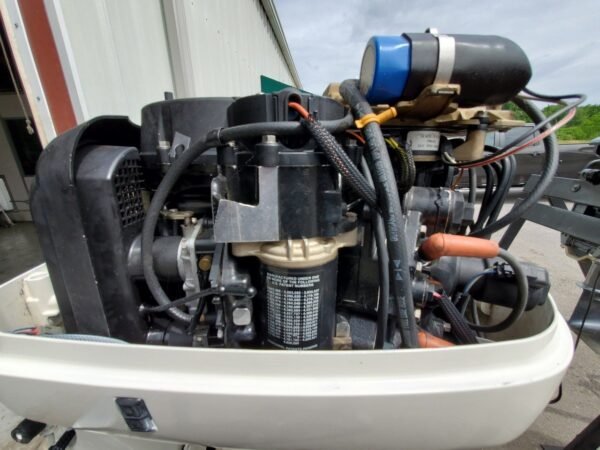 Best 1998 Johnson 115 HP 4-Cylinder DFI 2-Stroke 20" L Outboard Motor - Image 4
