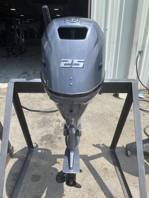 2011 Yamaha 25 HP 2 Cylinder Carbureted 4 Stroke 20″ (L) Outboard Motor - Image 2