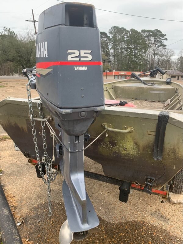 2010 Yamaha 25 HP 2 Cylinder Carb 4 Stroke 20″ Tiller Outboard Motor - Image 5