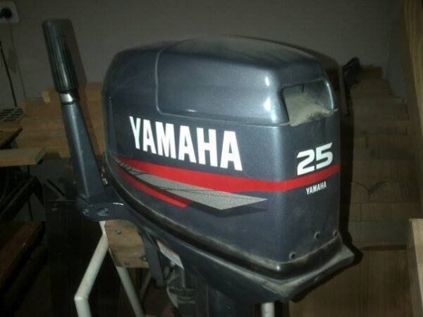 2011 Yamaha 25 HP 2 Cylinder Carbureted 4 Stroke 20″ (L) Outboard Motor - Image 3