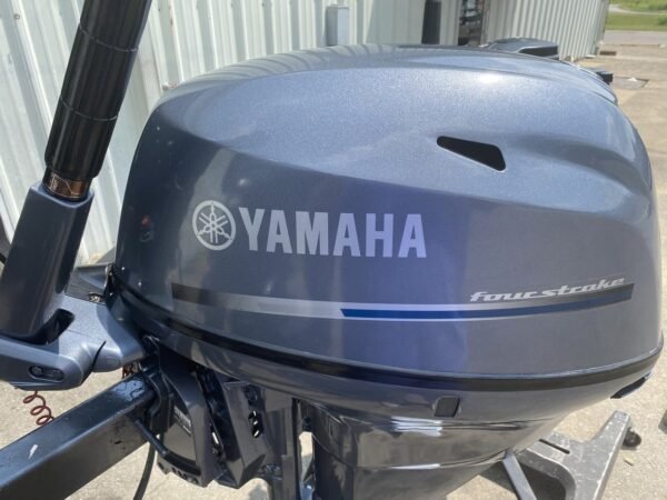 2012 Yamaha 25 HP 2-Cyl Carbureted 4-Stroke 20" (L) Outboard Tiller Motor - Image 6